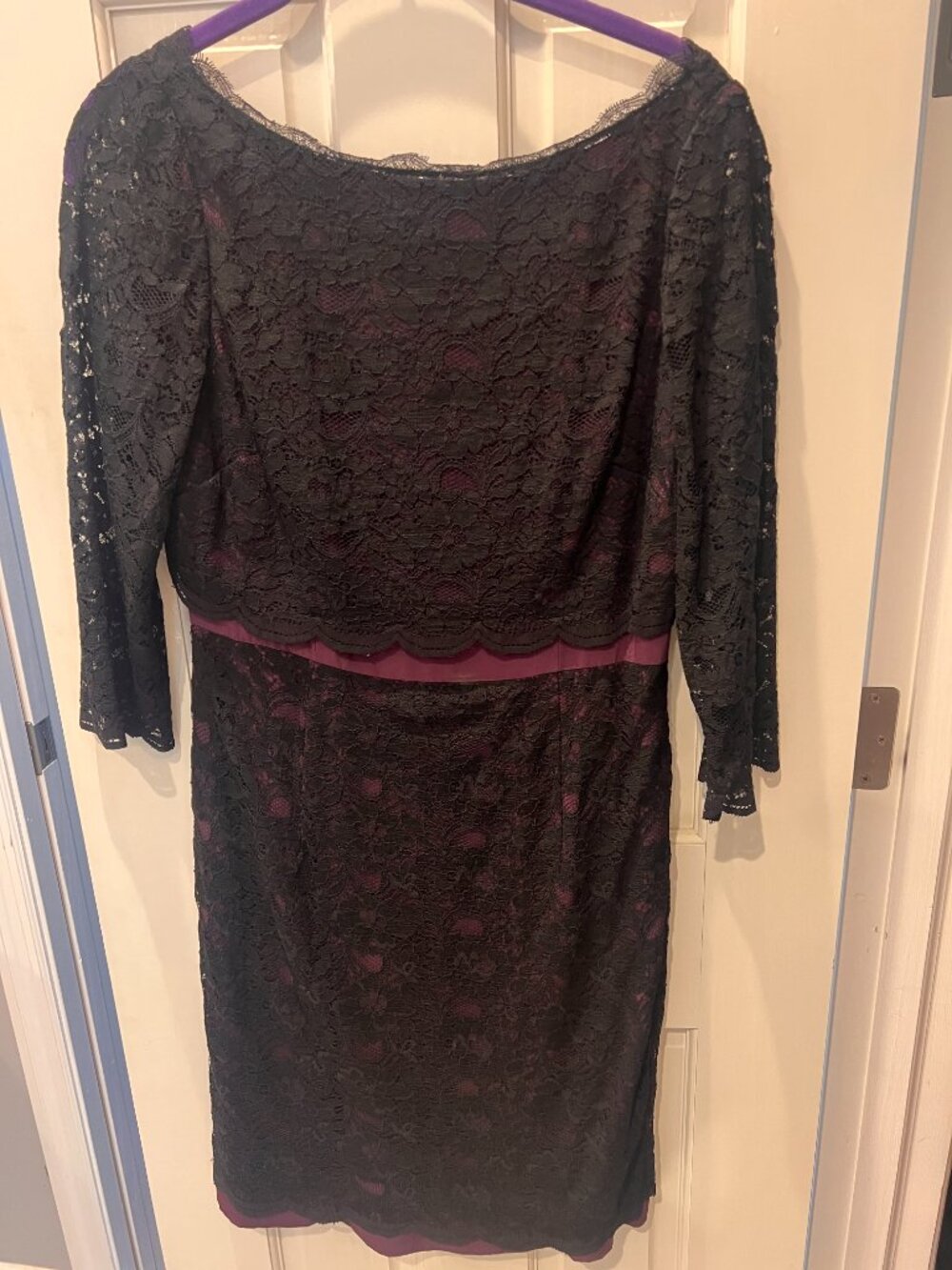 Boden Black lace 3/4 sleeve dress with purple underlay & V back size 6 - Picture 4 of 5